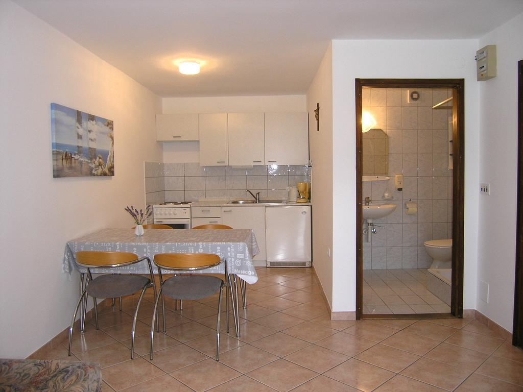 Apartmani Dolencic Крк Экстерьер фото